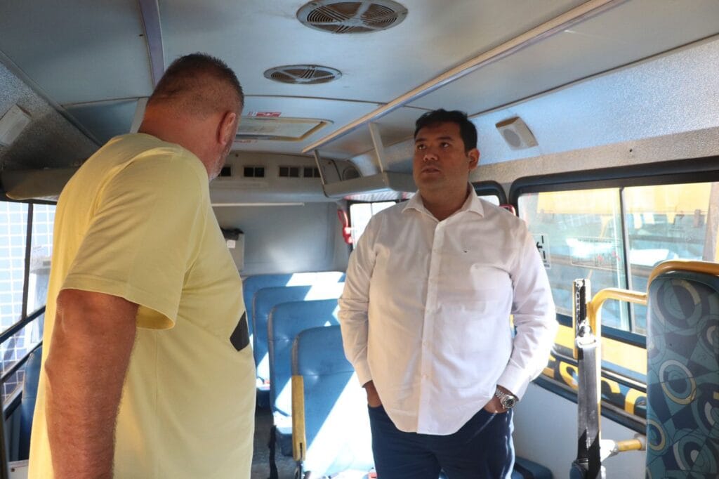 Transporte escolar garante acesso a mais de 3 mil alunos da rede municipal
