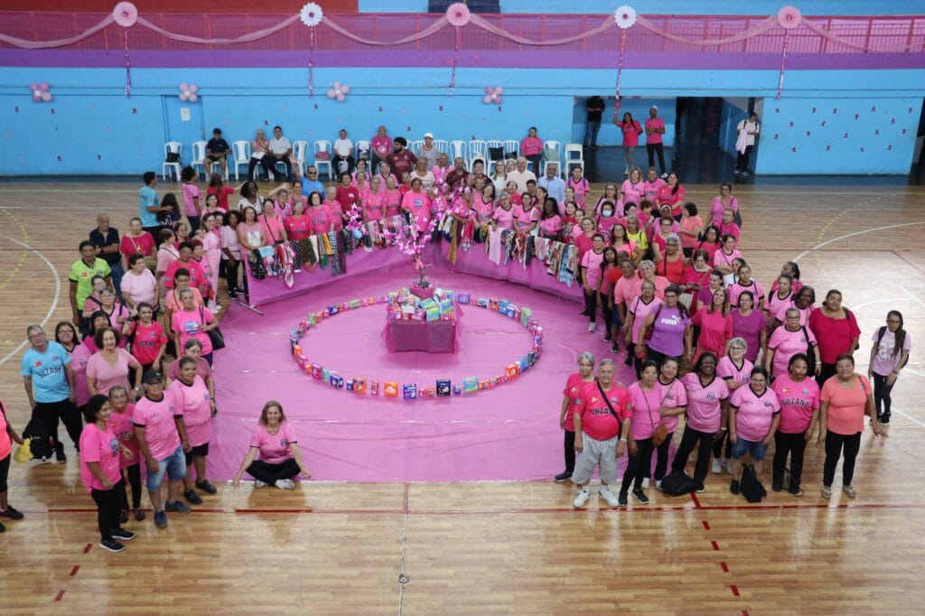 Aula de pilates no Portelão reforça prevenção do câncer de mama