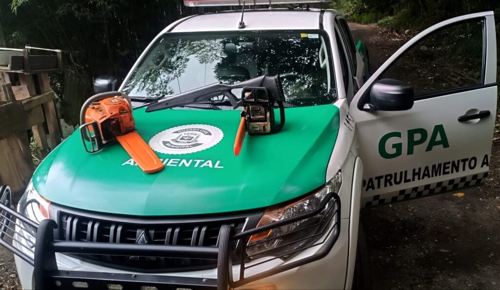 GPA flagra desmatamento ilegal e queima de vegetação em área de preservação na Vila Barros